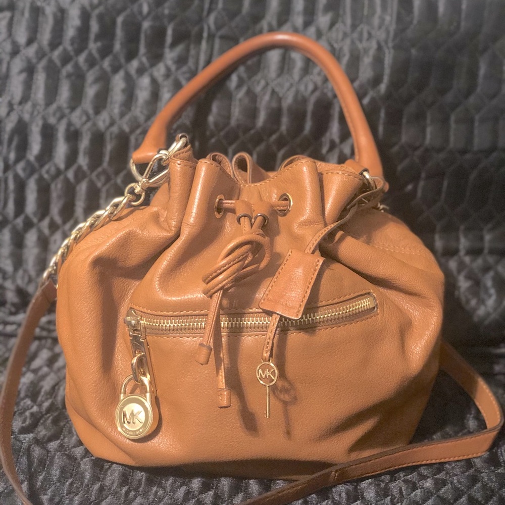 Michael kors handbag w/ lock and key side pocket